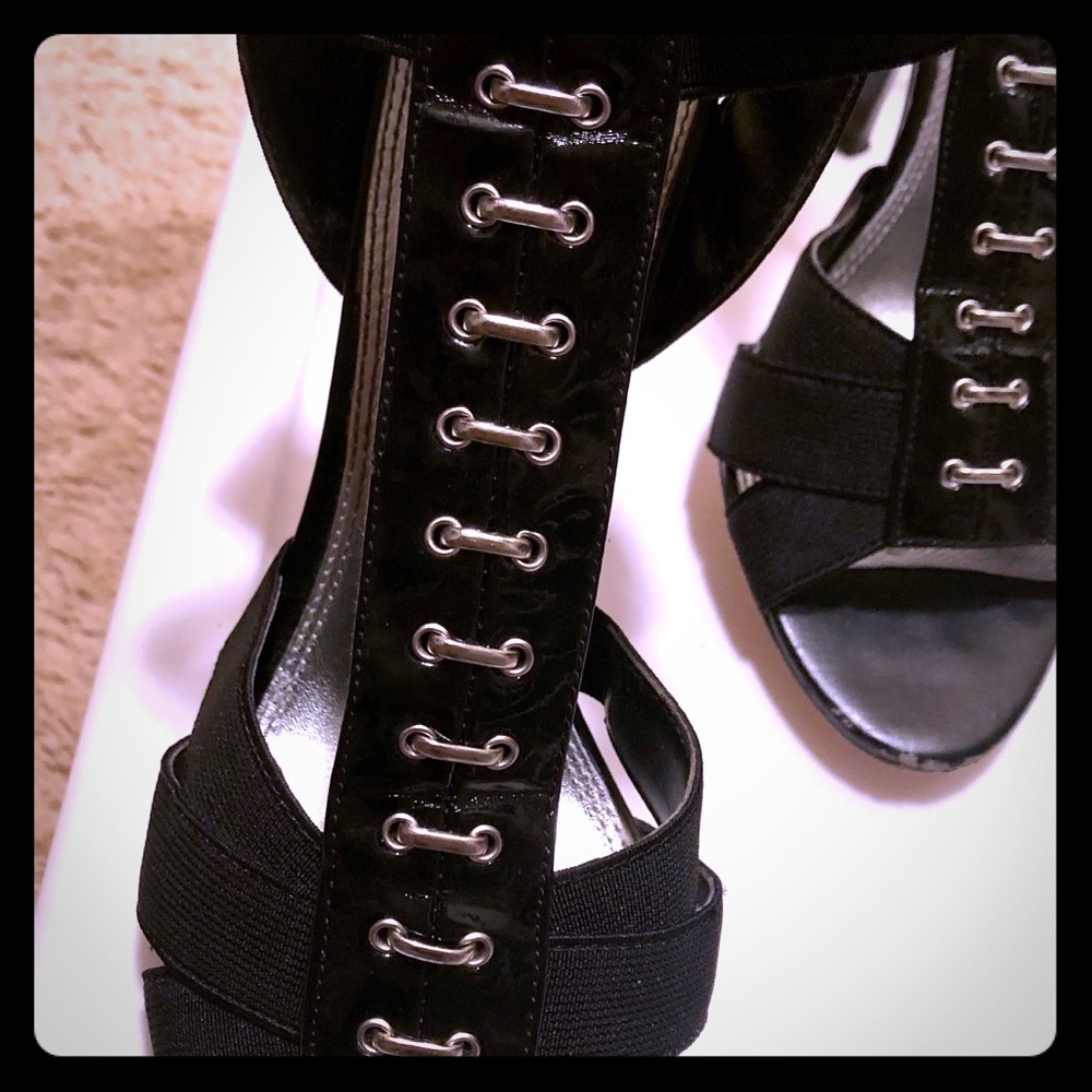 Beautiful banded feminine heel.